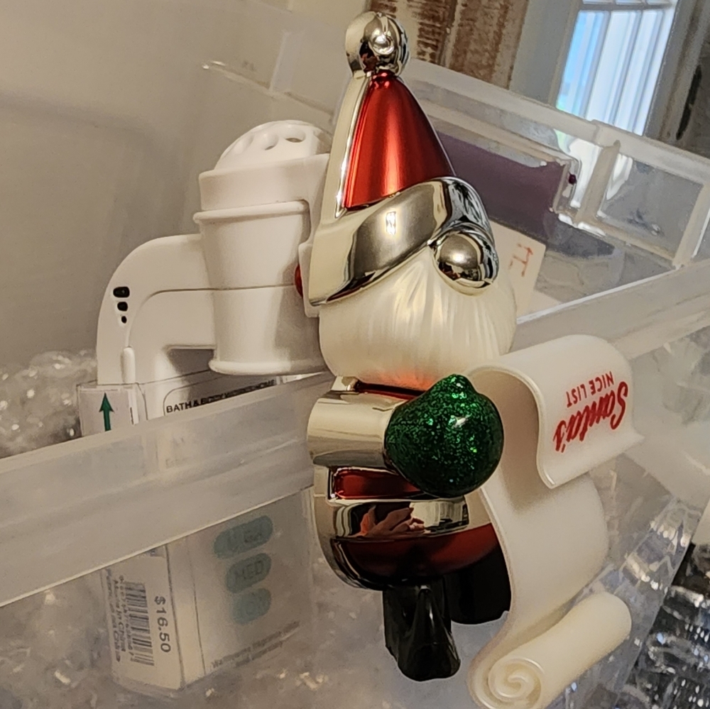 Bath & body santas nice list gnome wallflower plug scent control nwt - Picture 2 of 4